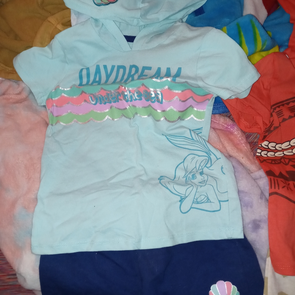 Clothes - Picture 4 of 13
